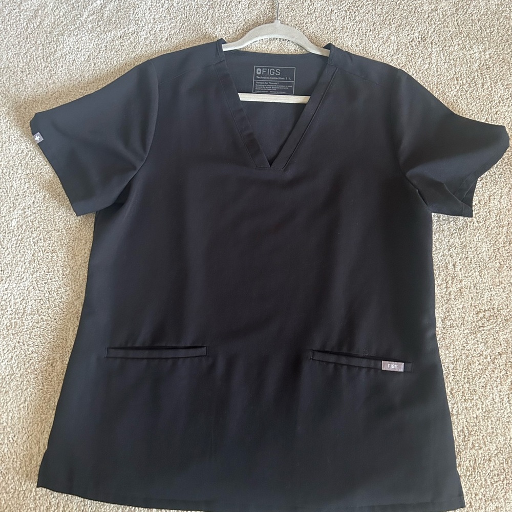 Figs Casma Three-Pocket Women's Classic Black Short Sleeve Scrub Top